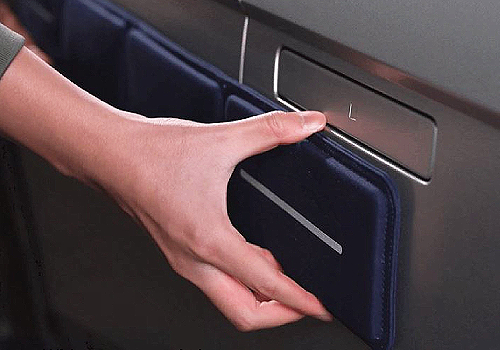 Design Awards Winner - Hyundai Motor Company - Foldable magnetic doorguard