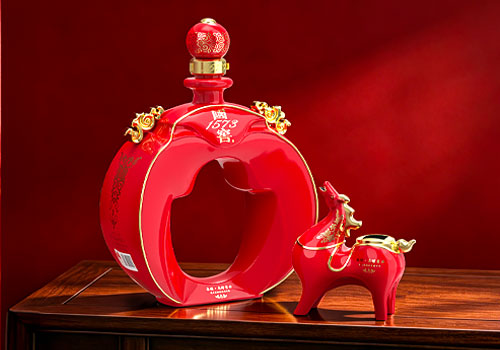 Design Awards Winner - HUNAN NEW CENTURY CERAMICS CO.,LTD. - Guojiao 1573·Horse Stepping on Clouds Bottle